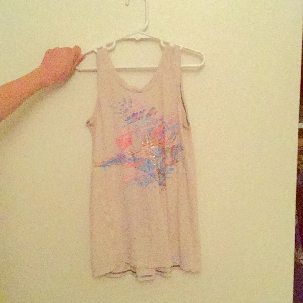 White shirt with design